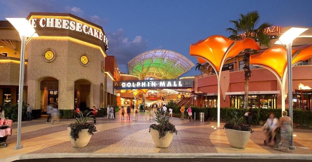 Hotel Doubletree By Hilton Miami Doral Sweetwater Esterno foto