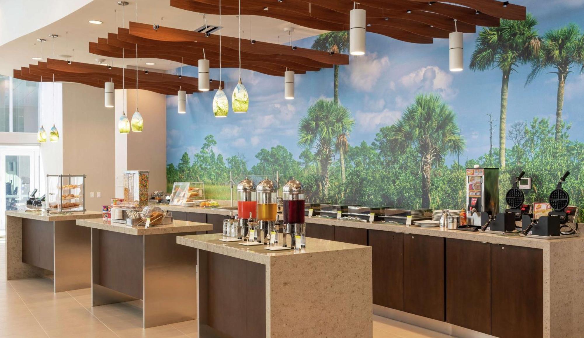 Hotel Doubletree By Hilton Miami Doral Sweetwater Esterno foto