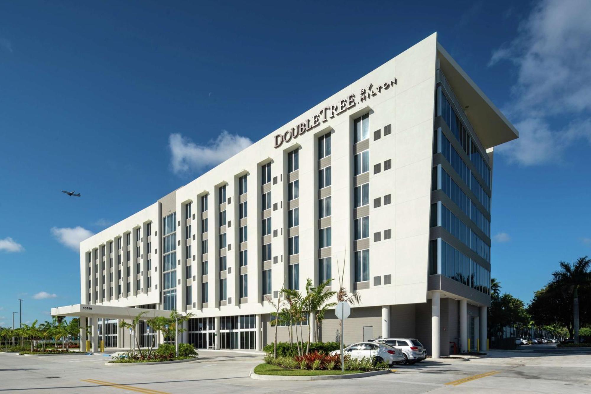 Hotel Doubletree By Hilton Miami Doral Sweetwater Esterno foto