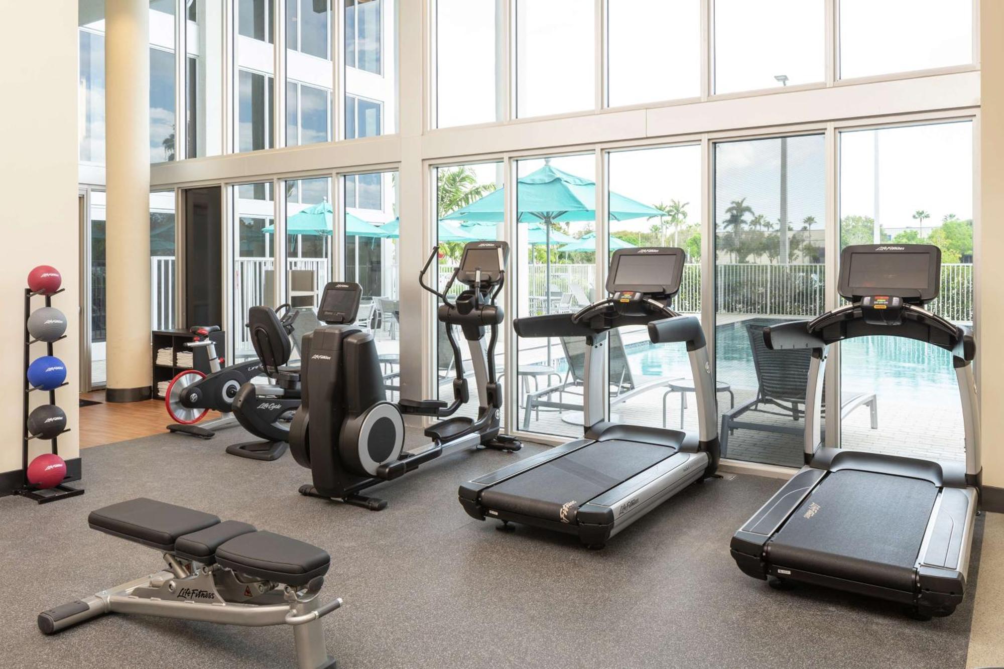 Hotel Doubletree By Hilton Miami Doral Sweetwater Esterno foto