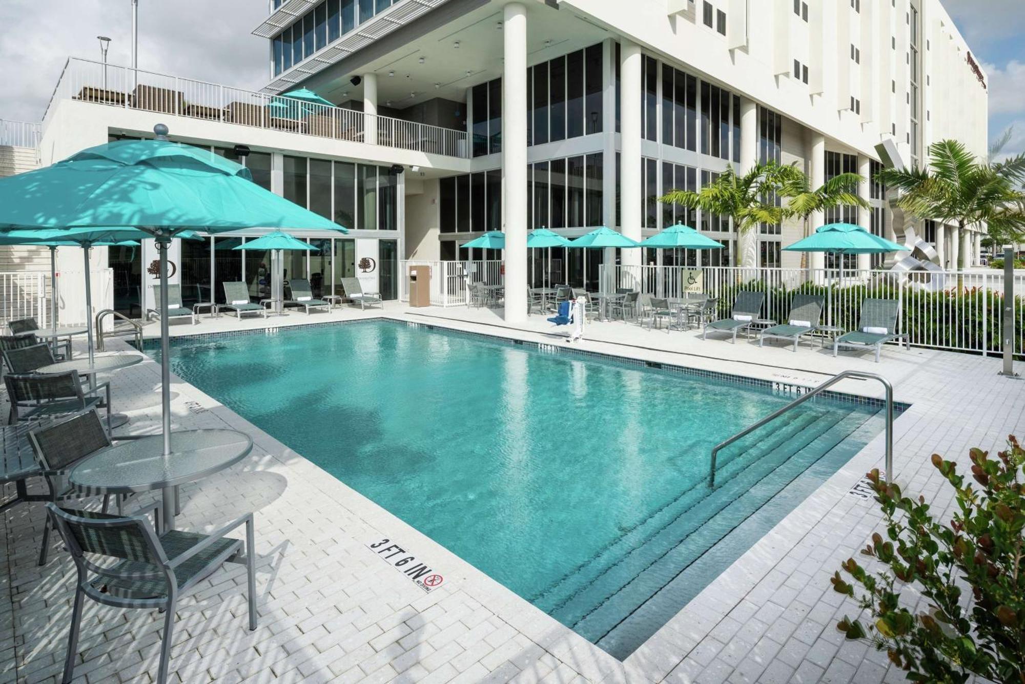 Hotel Doubletree By Hilton Miami Doral Sweetwater Esterno foto