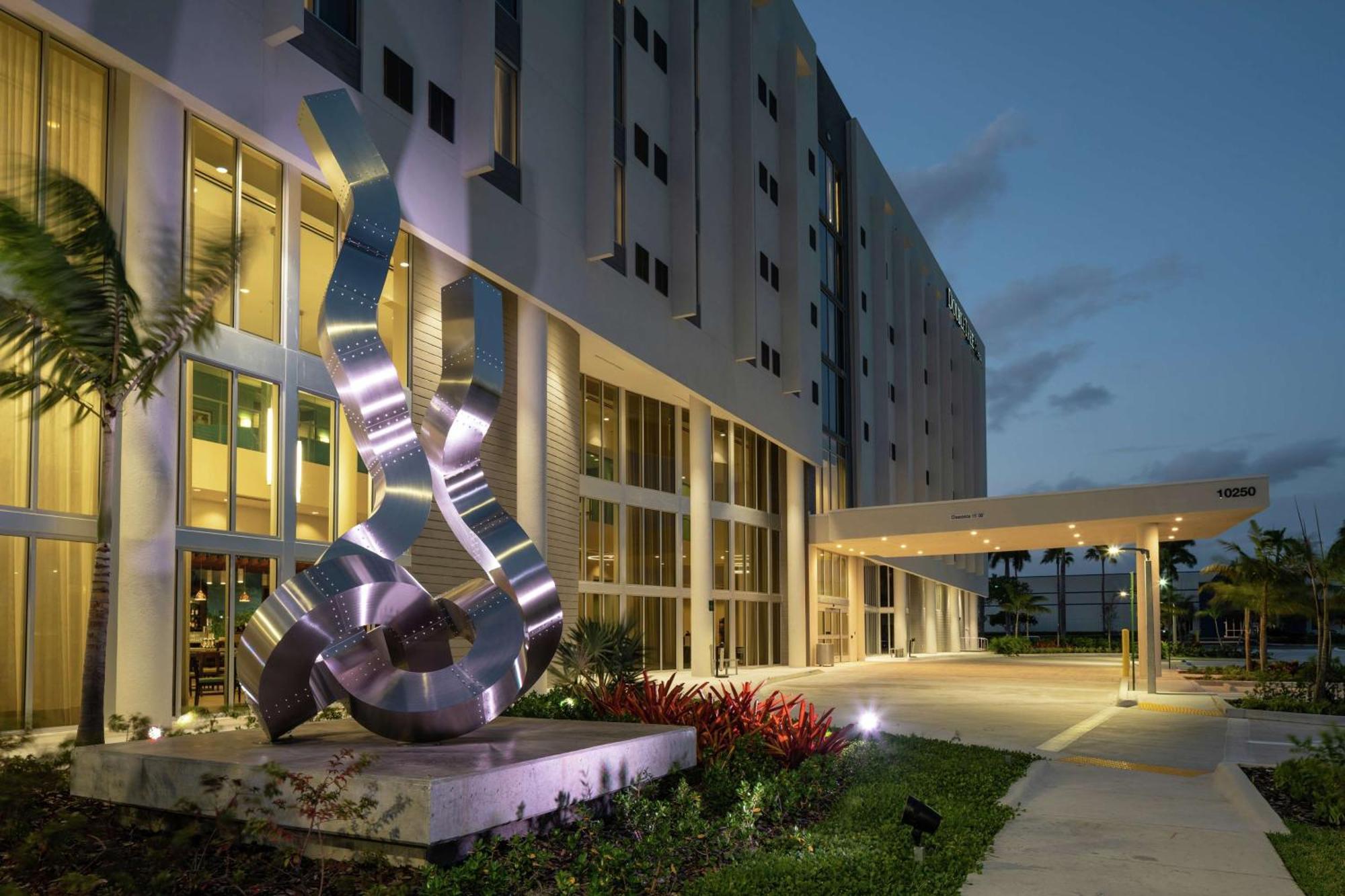 Hotel Doubletree By Hilton Miami Doral Sweetwater Esterno foto