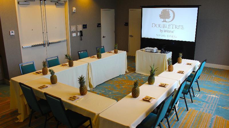 Hotel Doubletree By Hilton Miami Doral Sweetwater Esterno foto